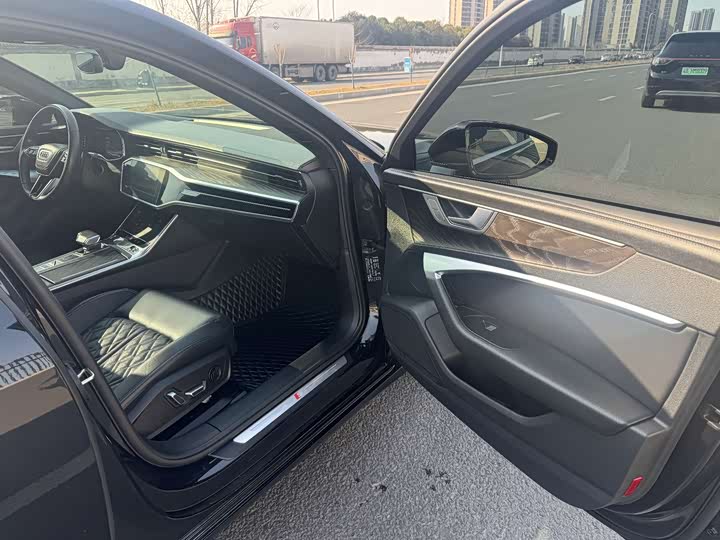 Фото 8 - Audi A6L