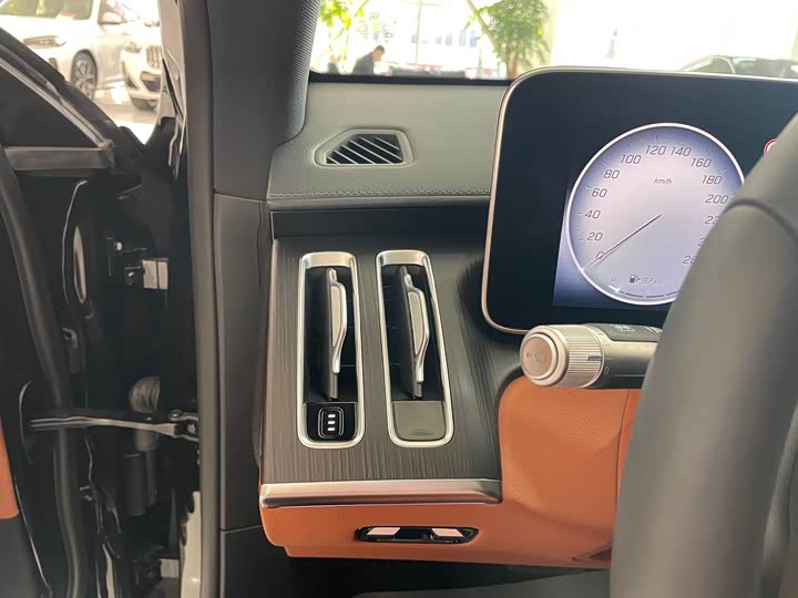 Фото 9 - Mercedes-Benz S-Class