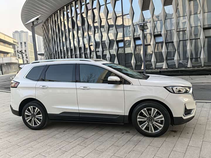 Фото 4 - Ford Edge