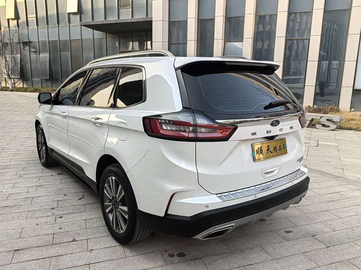 Фото 7 - Ford Edge