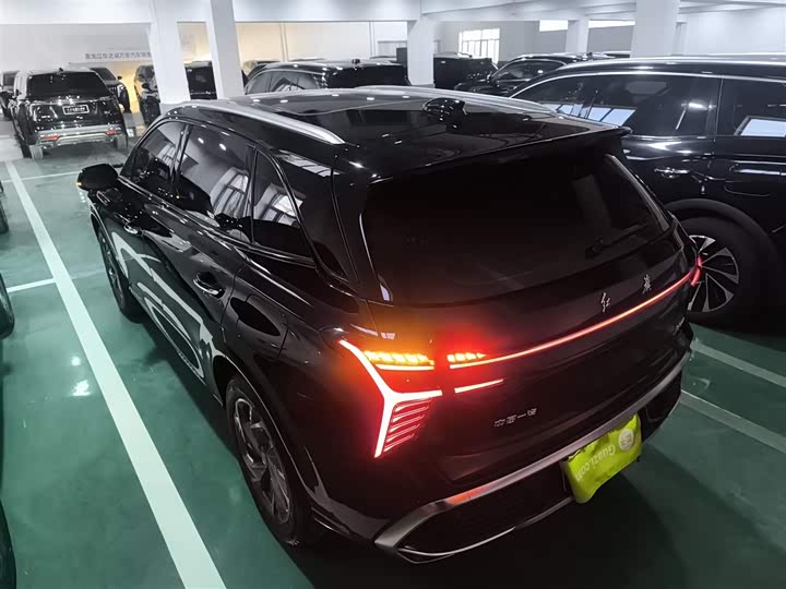 Фото 5 - Hongqi HS3 Hybrid