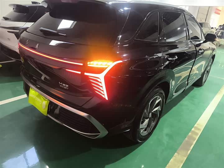 Фото 8 - Hongqi HS3 Hybrid