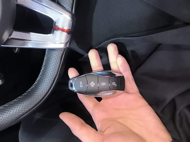 Фото 9 - Hongqi HS3 Hybrid