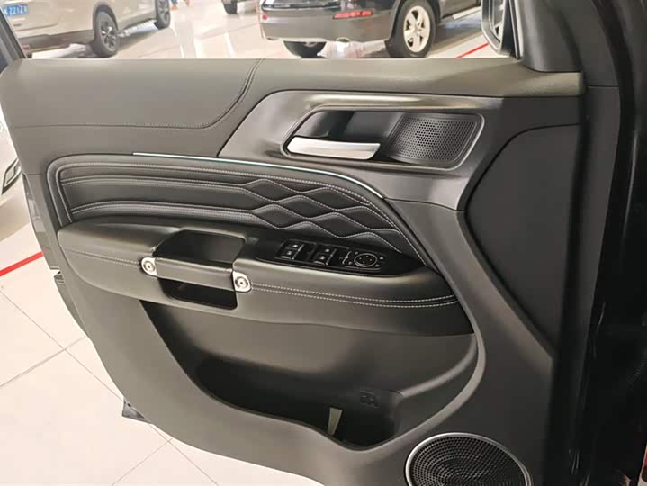 Фото 7 - Tank 300