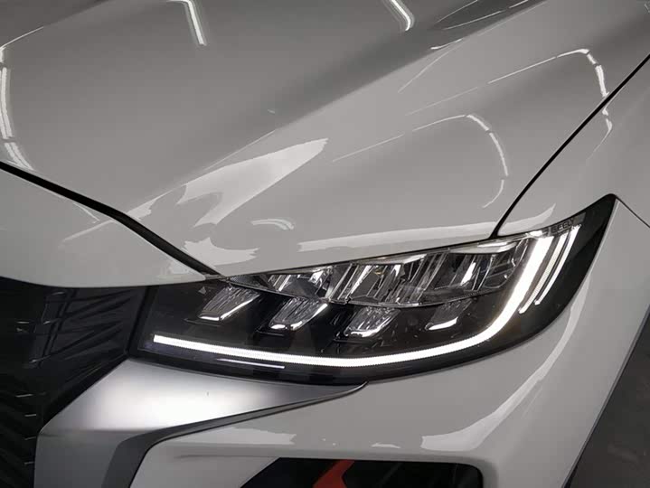 Фото 5 - Geely Atlas