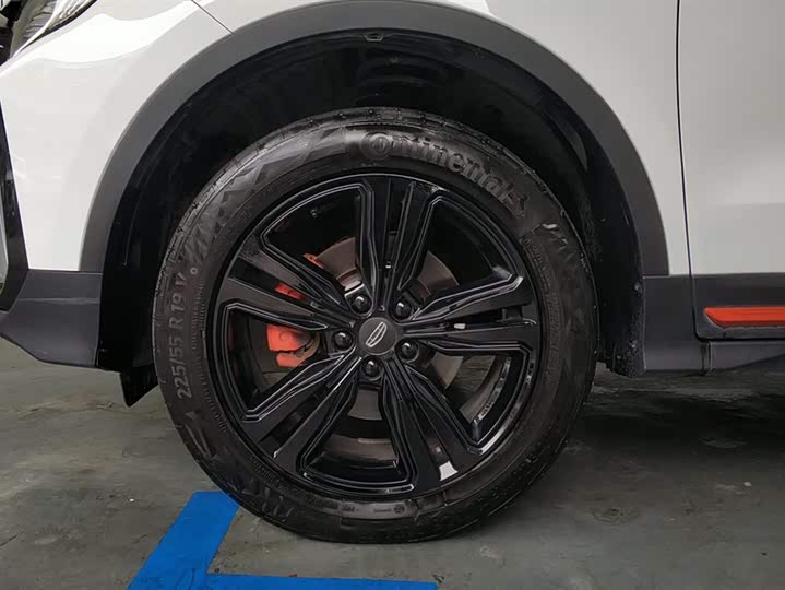 Фото 6 - Geely Atlas