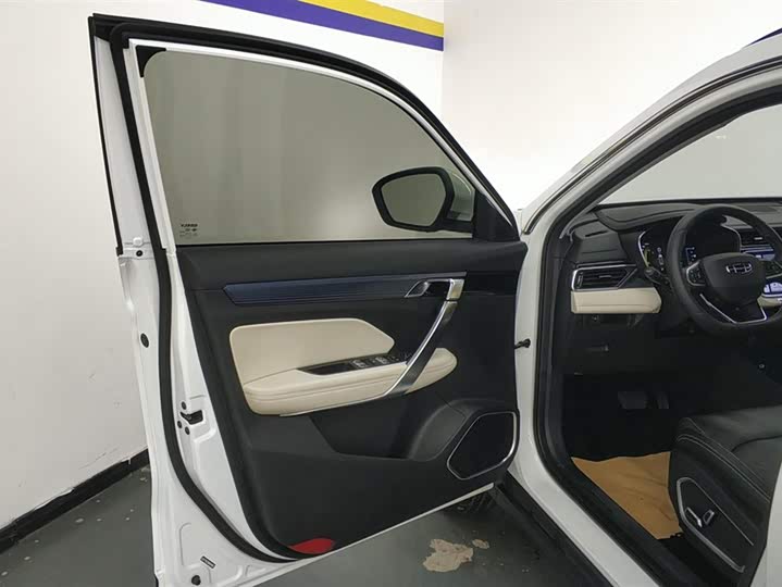 Фото 7 - Geely Atlas