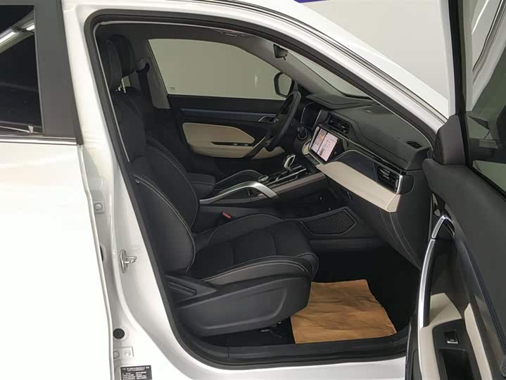 Фото 8 - Geely Atlas