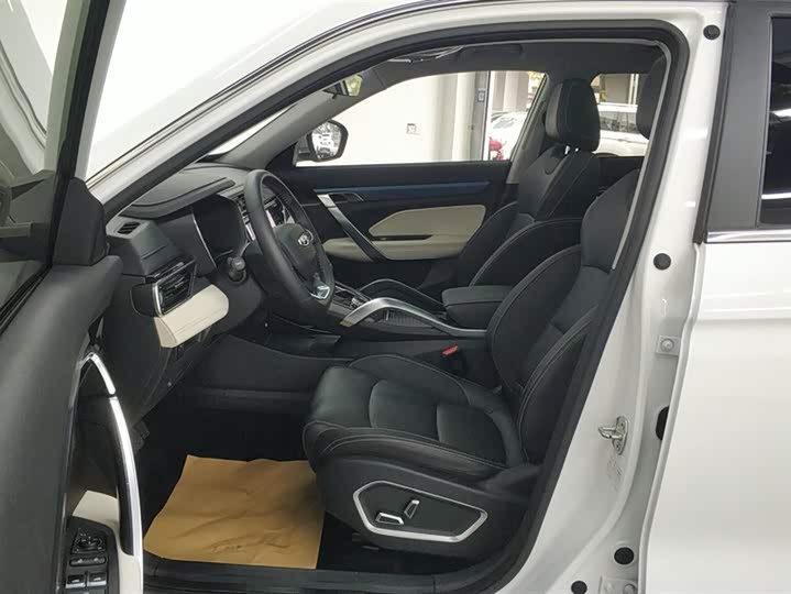 Фото 9 - Geely Atlas