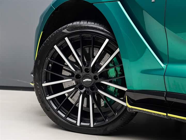 Фото 7 - Aston Martin DBX