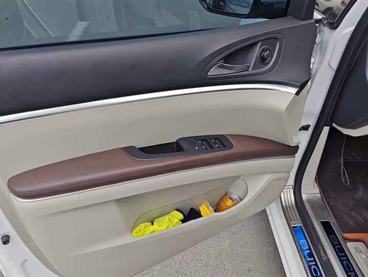 Фото 7 - Buick GL8 ES