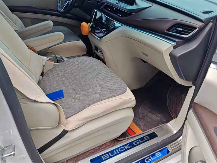 Фото 8 - Buick GL8 ES