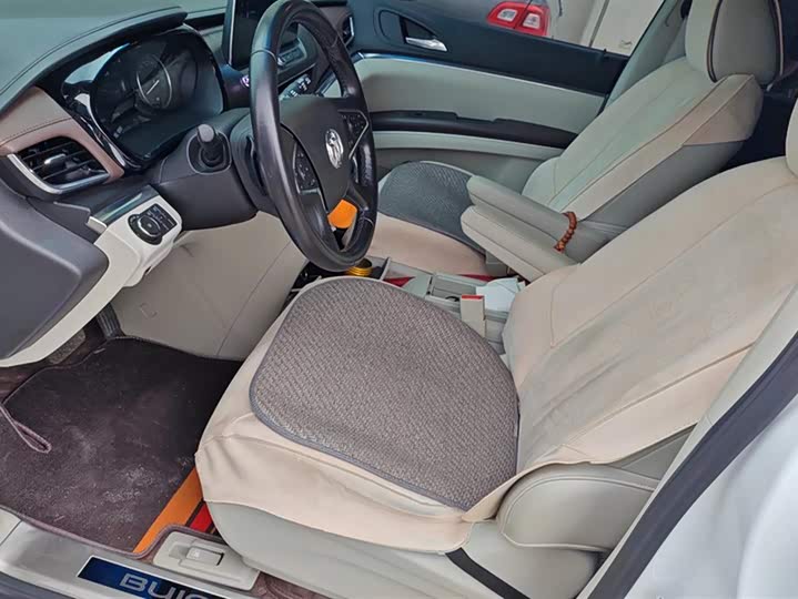 Фото 9 - Buick GL8 ES