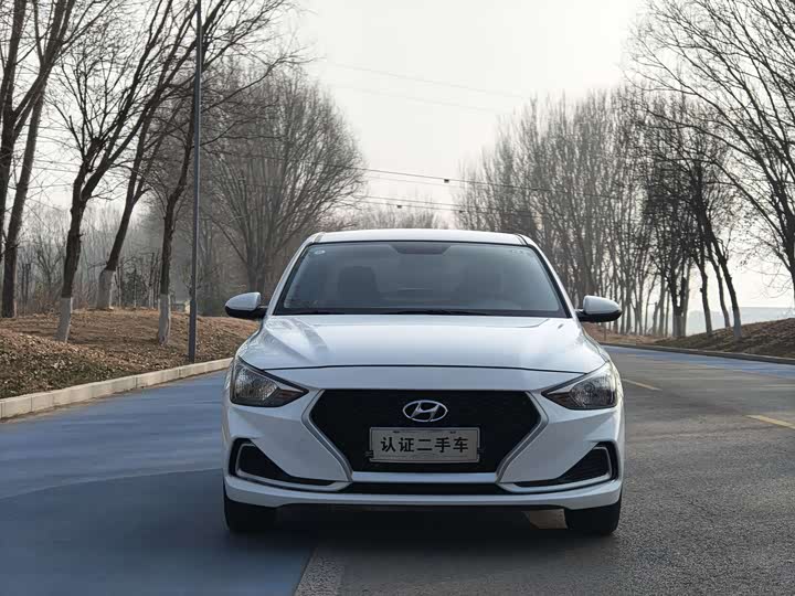 Фото 2 - Hyundai Celesta