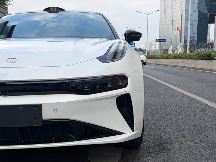 Фото 3 - Zeekr 001