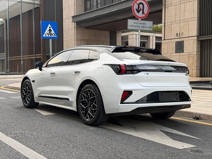 Фото 5 - Zeekr 001