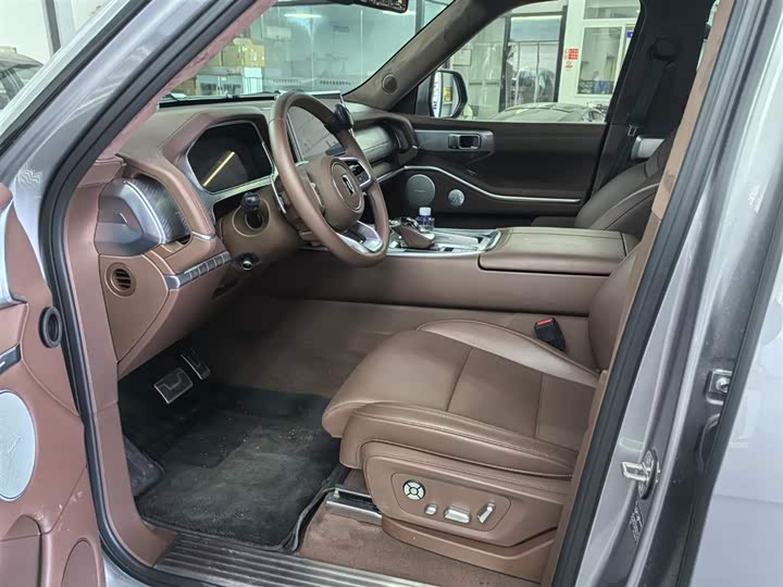 Фото 2 - Tank 700 Hybrid