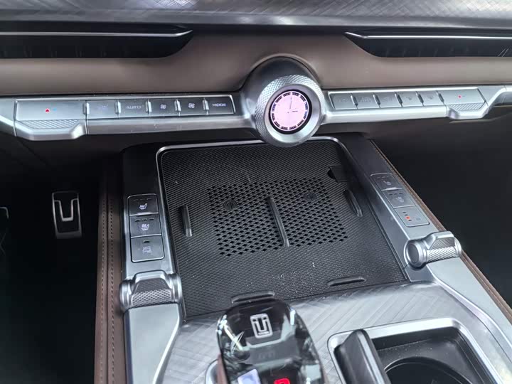 Фото 9 - Tank 700 Hybrid