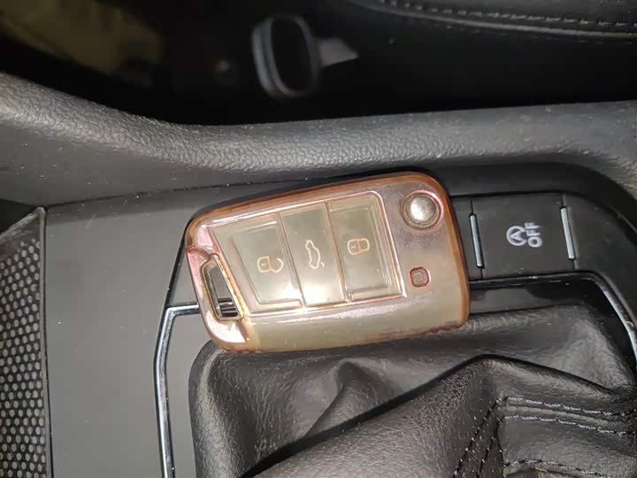 Фото 9 - Volkswagen Tharu