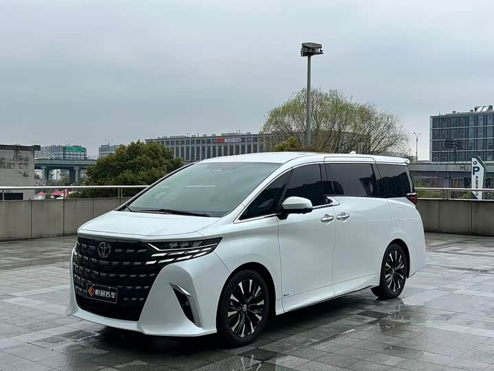 Фото 1 - Toyota Alphard