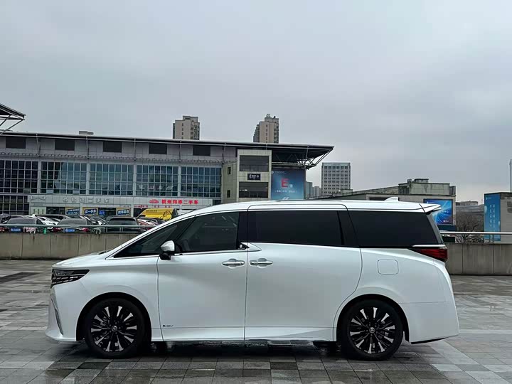 Фото 5 - Toyota Alphard