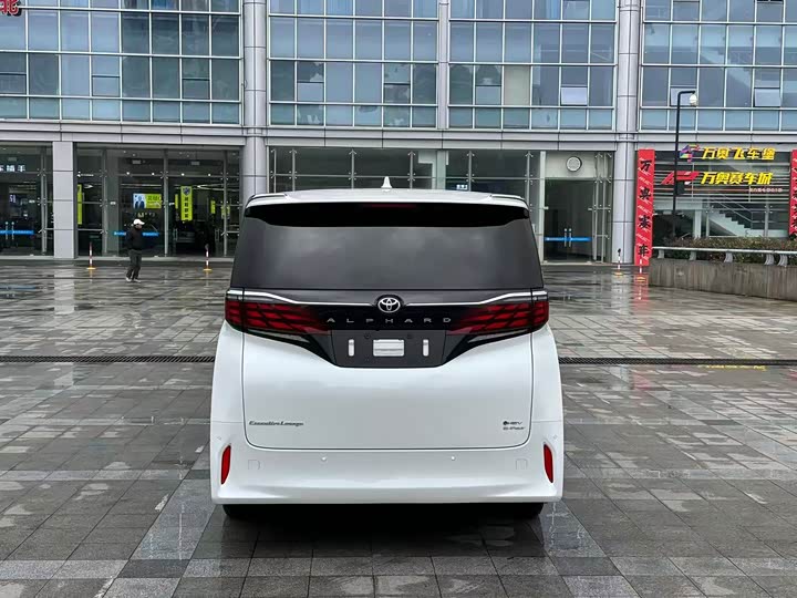 Фото 7 - Toyota Alphard