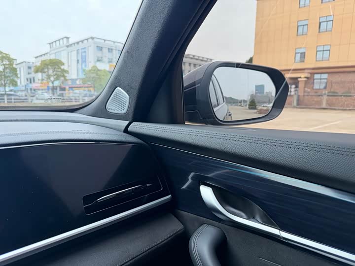 Фото 9 - Geely Monjaro