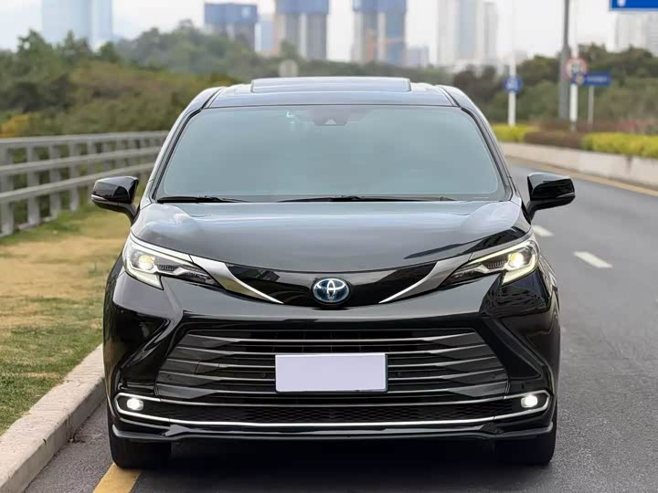 Фото 2 - Toyota Sienna