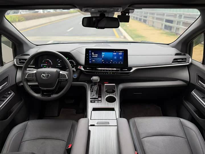 Фото 5 - Toyota Sienna