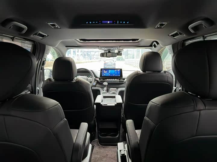 Фото 8 - Toyota Sienna