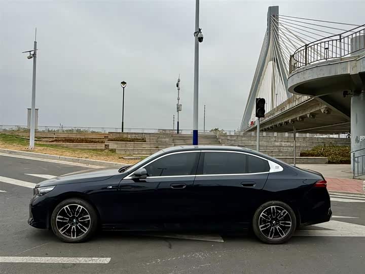 Фото 2 - BMW 5 Series