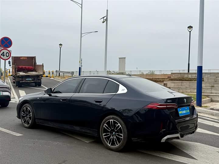 Фото 3 - BMW 5 Series