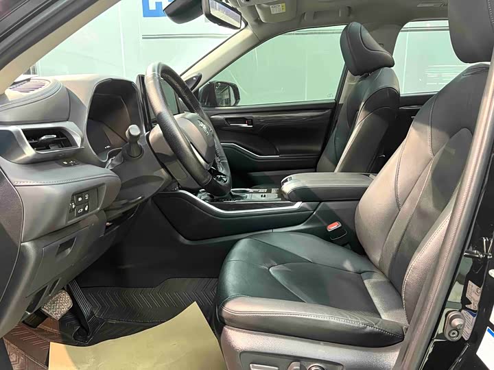 Фото 3 - Toyota Highlander