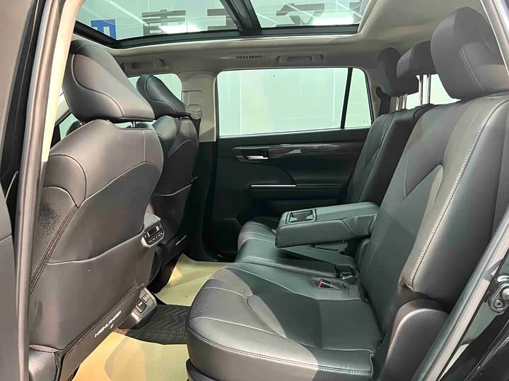 Фото 4 - Toyota Highlander