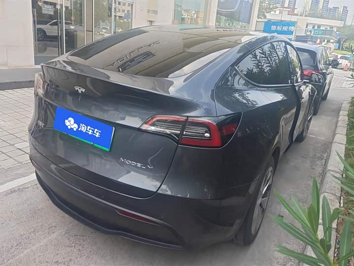 Фото 3 - Tesla Model Y