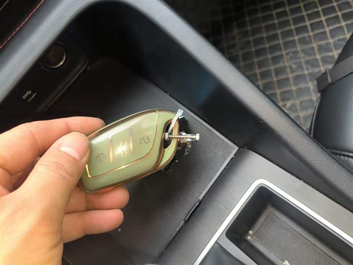 Фото 9 - Roewe i5