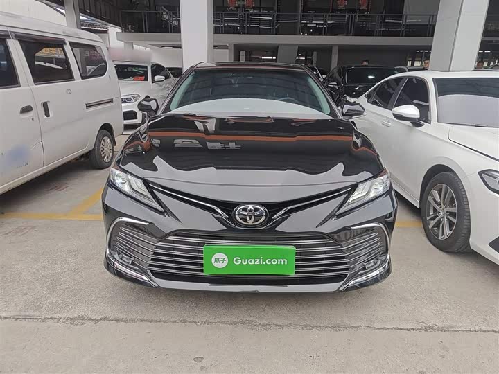 Фото 3 - Toyota Camry