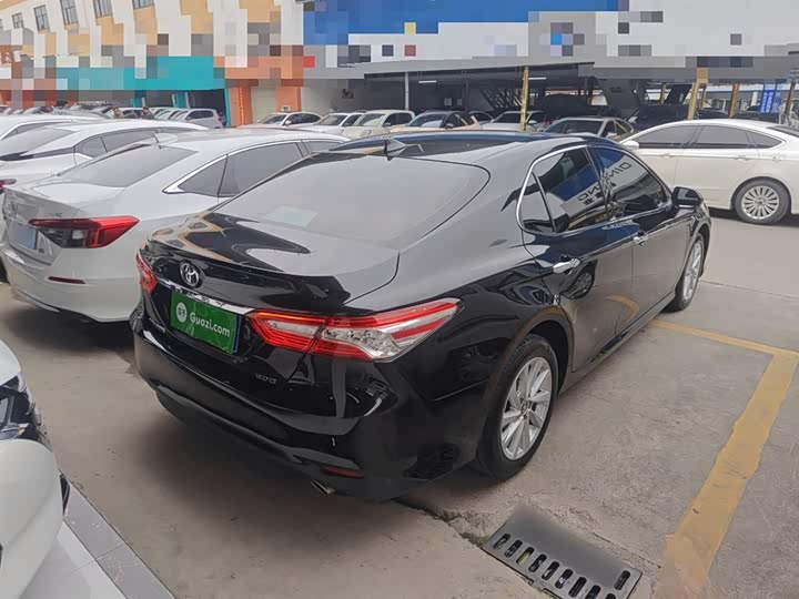 Фото 7 - Toyota Camry