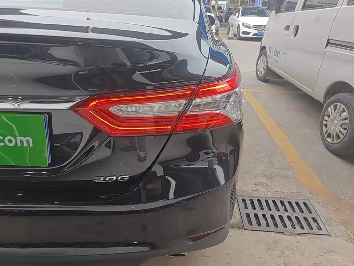 Фото 8 - Toyota Camry