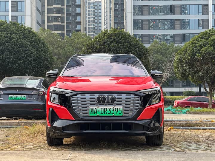 Фото 2 - Audi Q5 e-tron