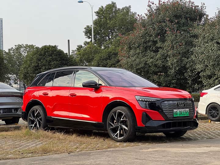 Фото 3 - Audi Q5 e-tron