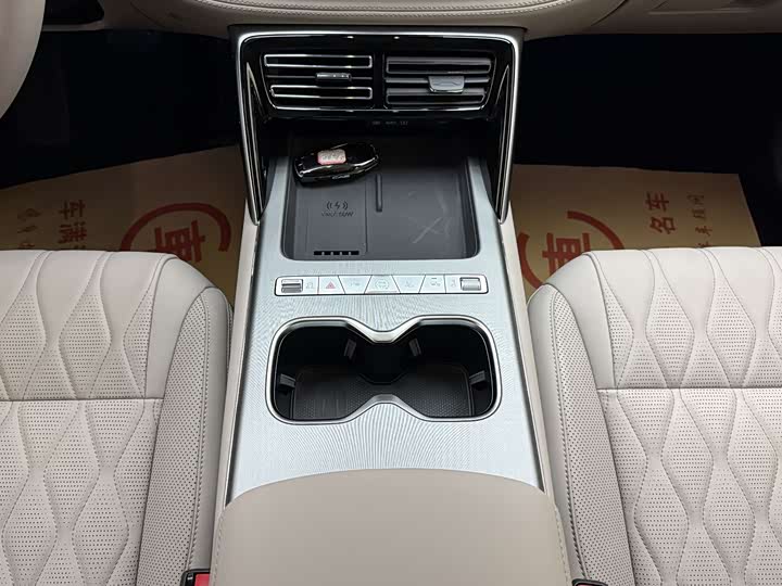 Фото 8 - BYD Tang Hybrid/EV