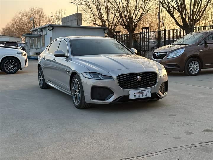 Photo 3 - Jaguar XF L