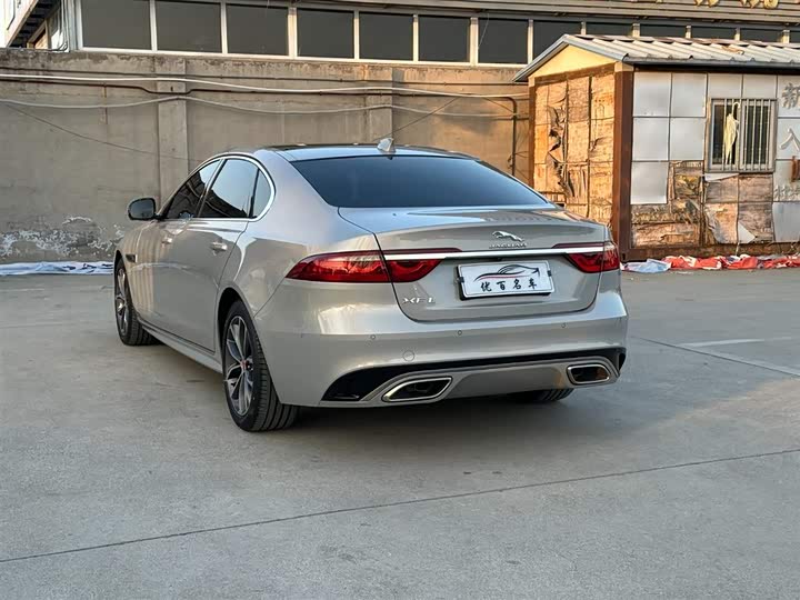 Photo 4 - Jaguar XF L