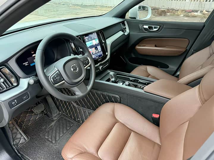 Фото 4 - Volvo XC60