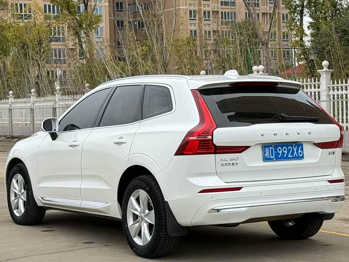 Фото 9 - Volvo XC60