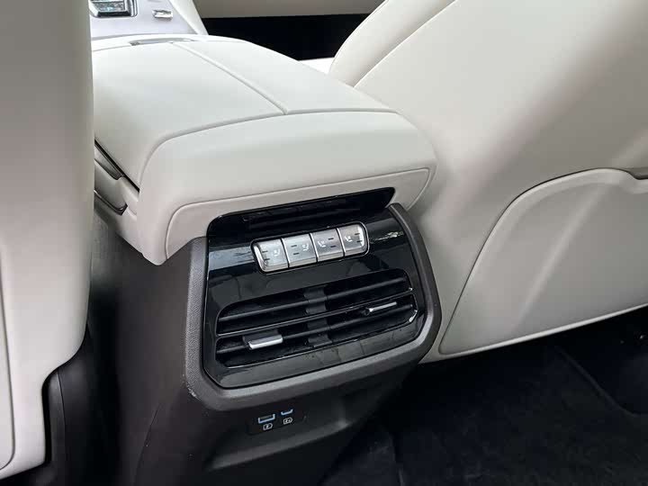 Фото 7 - Denza N7