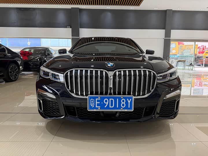 Фото 2 - BMW 7 Series