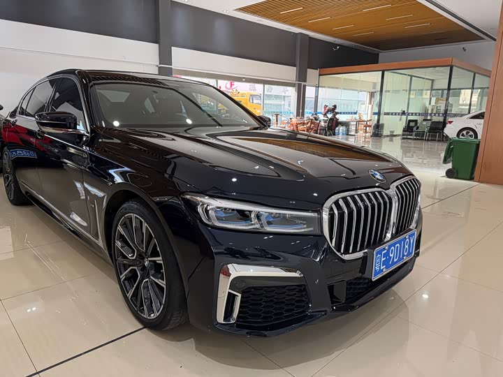 Фото 3 - BMW 7 Series