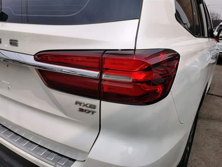 Фото 8 - Roewe RX8